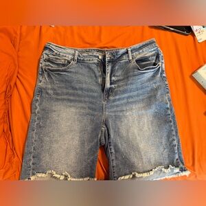 Judy Blue Classic Blue Denim Jean shorts Bermuda length